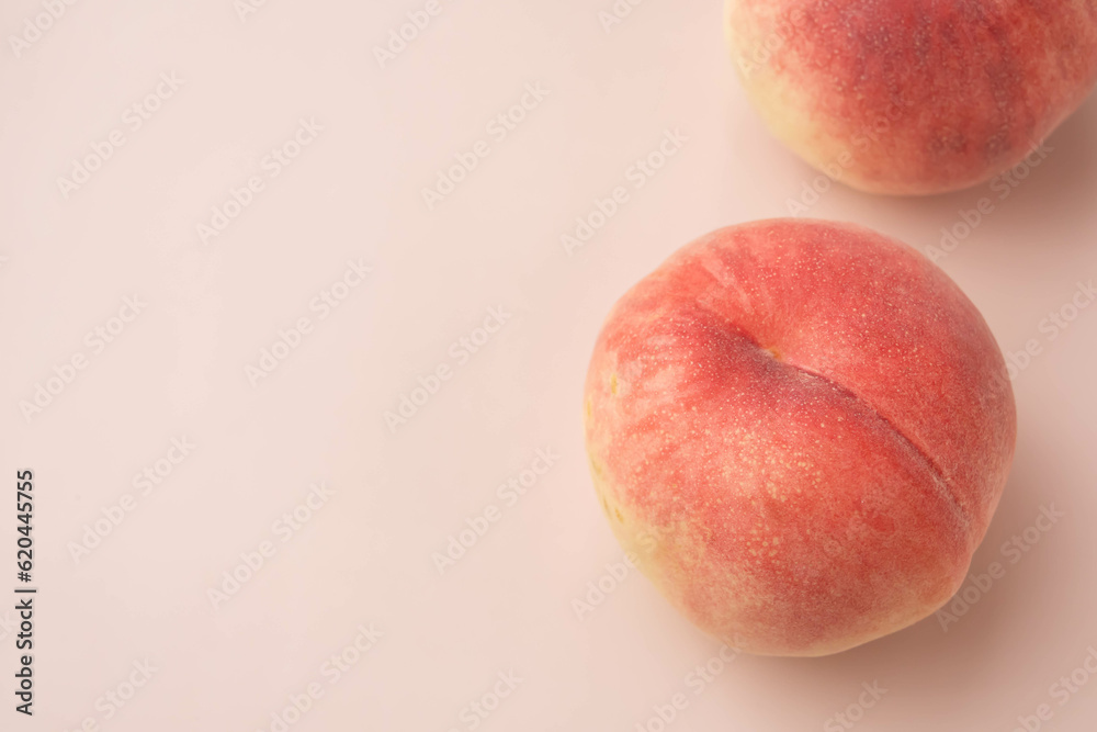 熟した桃 熟した桃