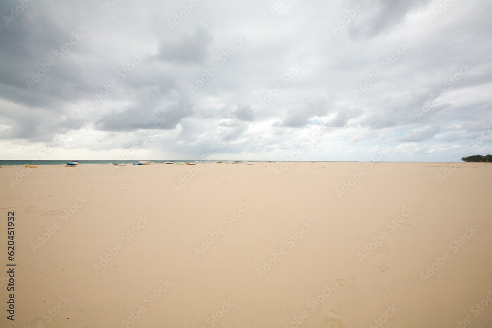 beautifull beach and clouds