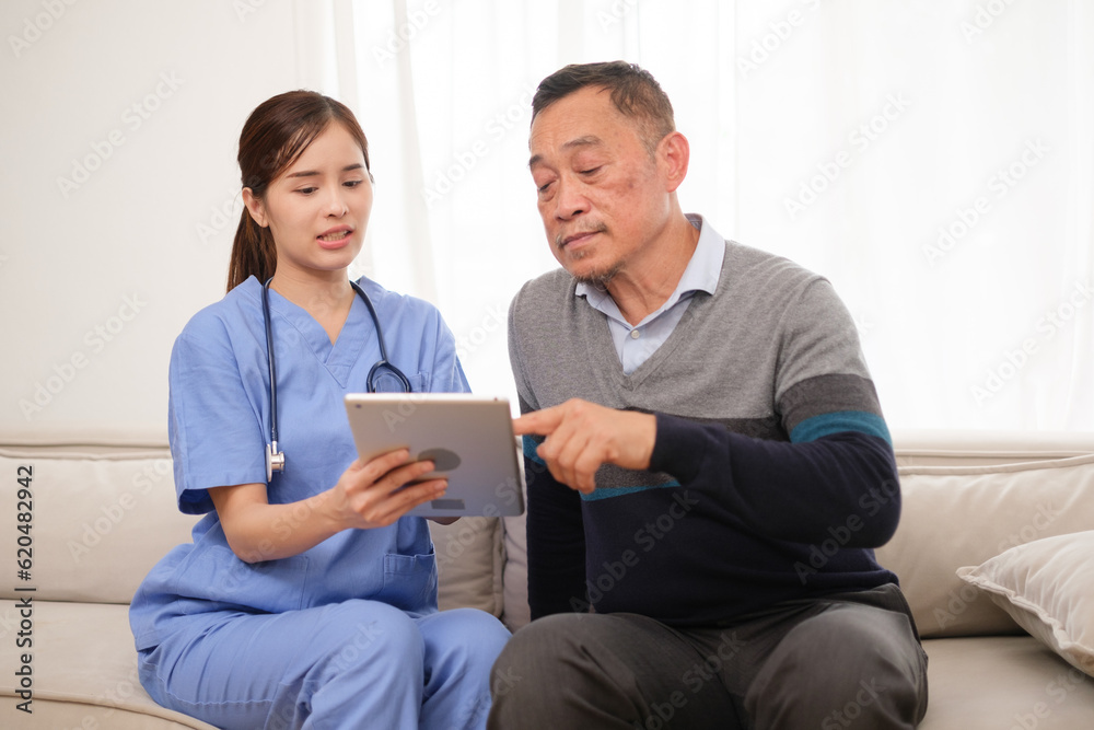 Fototapeta premium A nurse was caring for the elderly at home.
