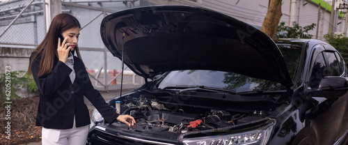 Female Car Accident Insurance Claim: Safeguarding Vehicle and Finances Claiming Insurance After a Car Accident