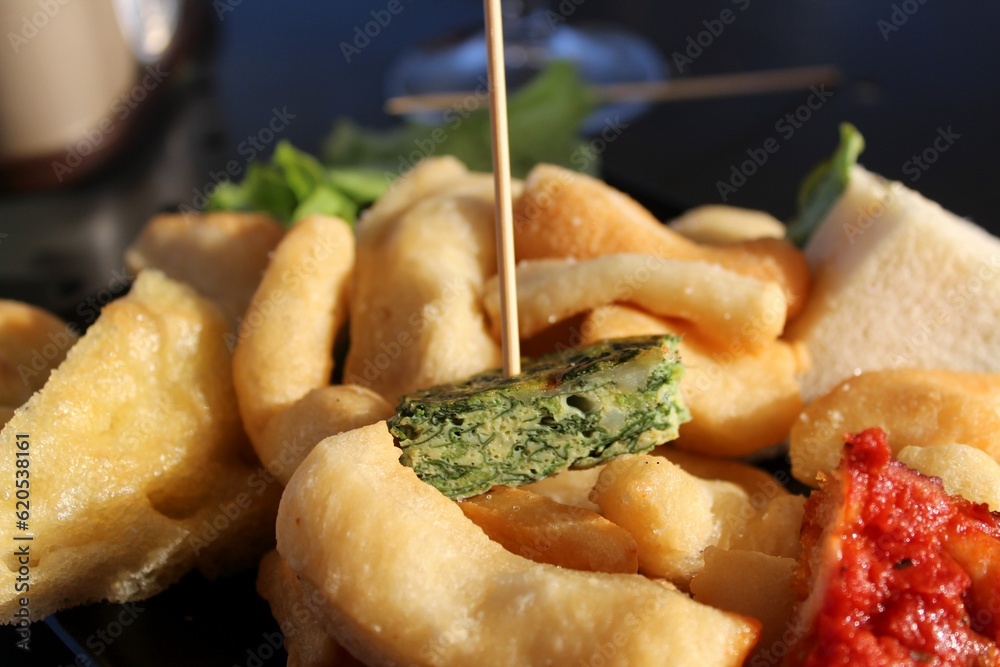 Foto de Verschiedene ligurische Tapas in einer Bar in Imperia: Diverse ...