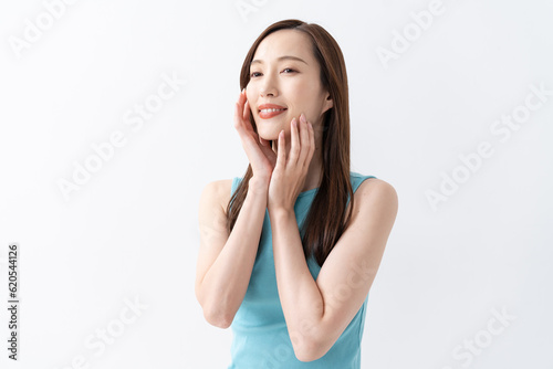 肌に触れる日本人女性