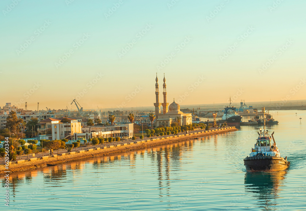 Obraz premium Sunrise over the Suez