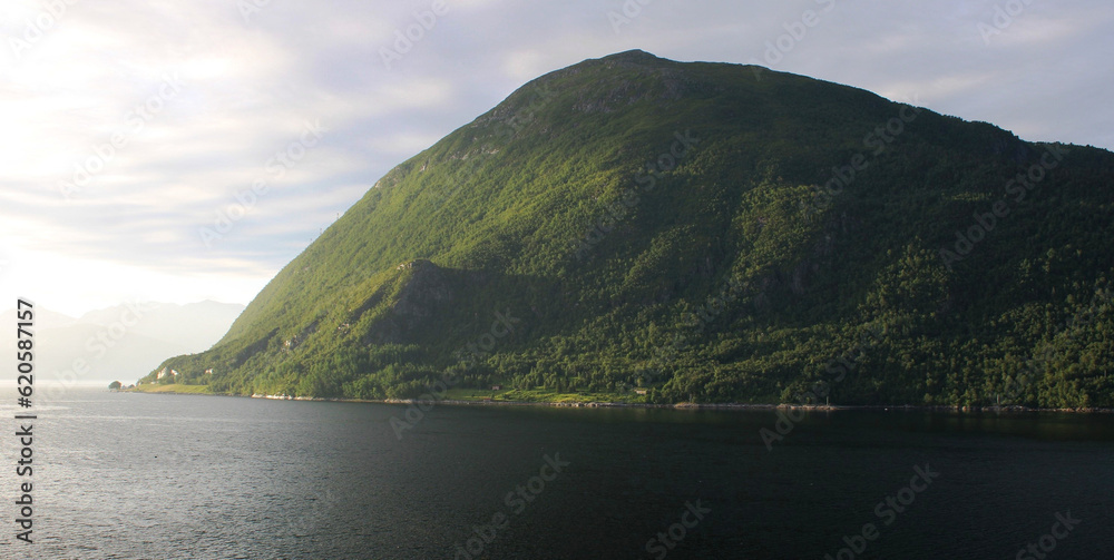 Paysage de Norvège ( Juillet 2022) Photo prise au lever du soleil vers