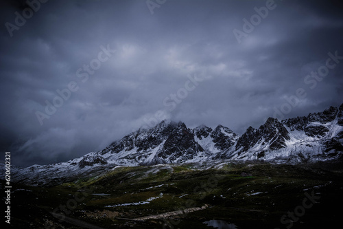 mountain range in formazza valley © kippis