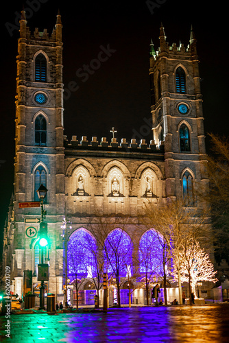 Basilique Notre-Dame at night