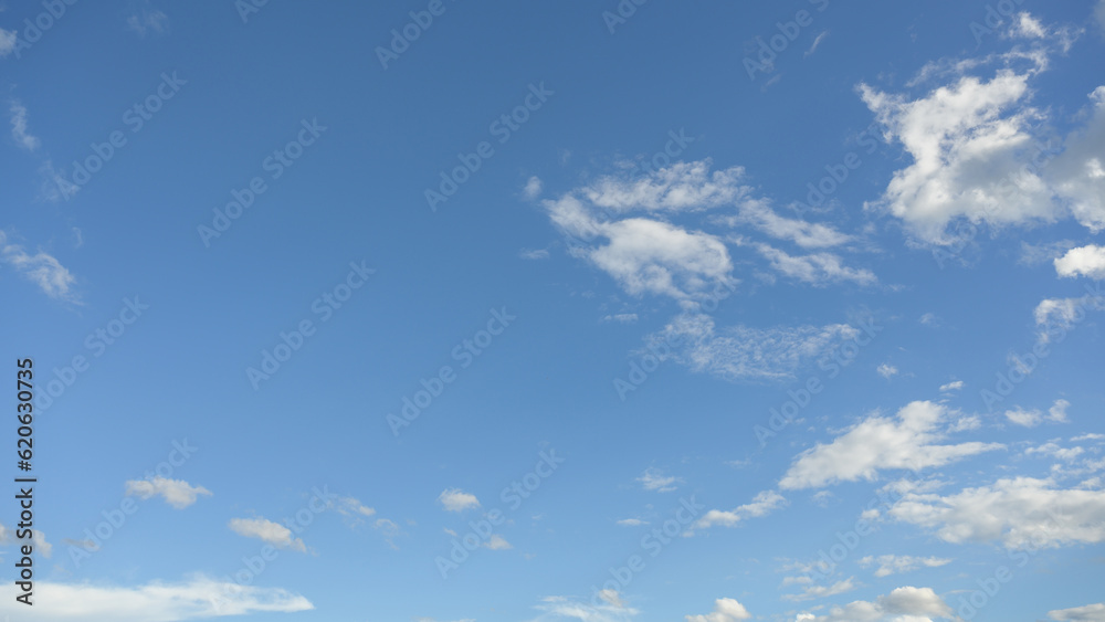 Obraz premium A bright sky with white clouds with blue sky background.