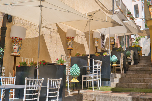 Fototapeta Naklejka Na Ścianę i Meble -  narrow streets and alleys in Taormina, Sicily, Italy