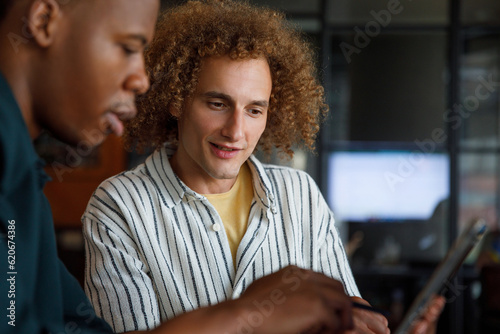 Tourists discuss itinerary sitting in cafe