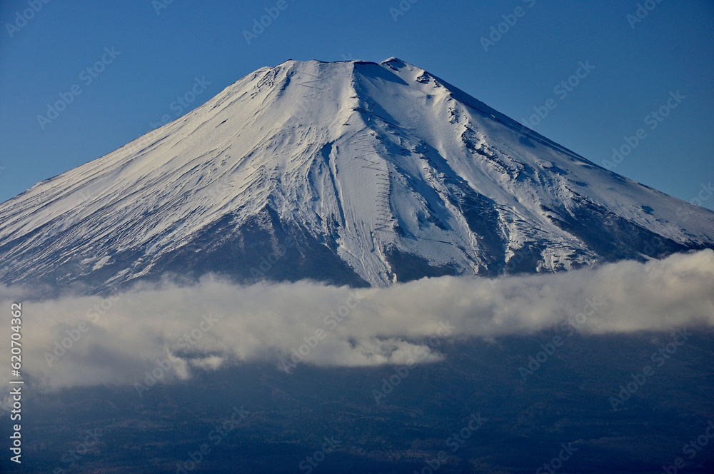 道志山塊の石割山より望む富士山
