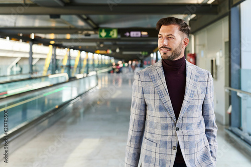 Wallpaper Mural Smiling man walking in an airport terminal Torontodigital.ca