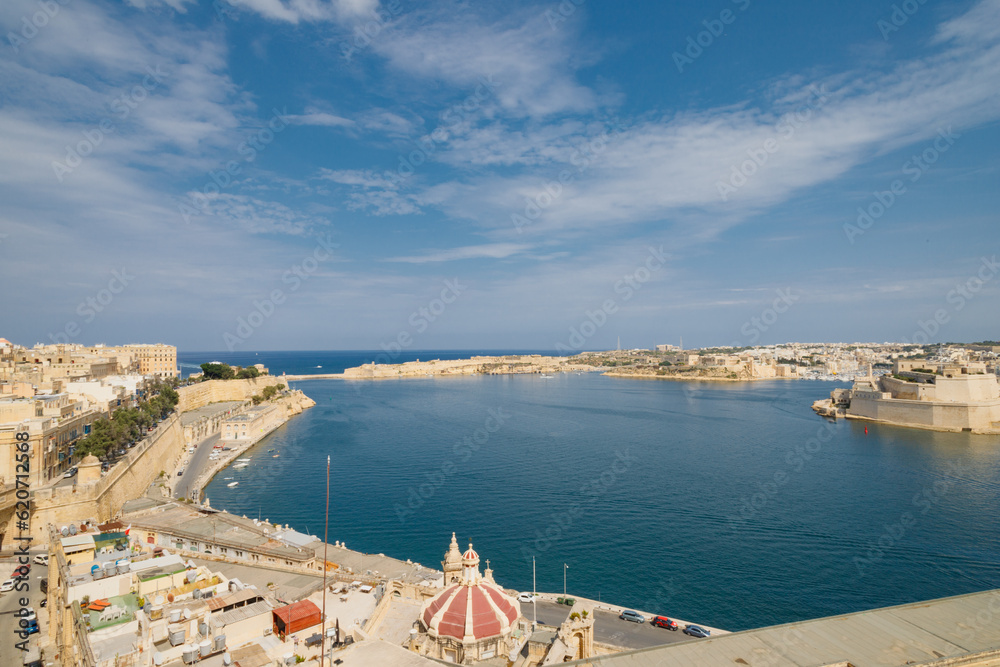 Obraz na płótnie Grand Harbour of Malta with the ancient walls of Valletta on a sunny day. w salonie