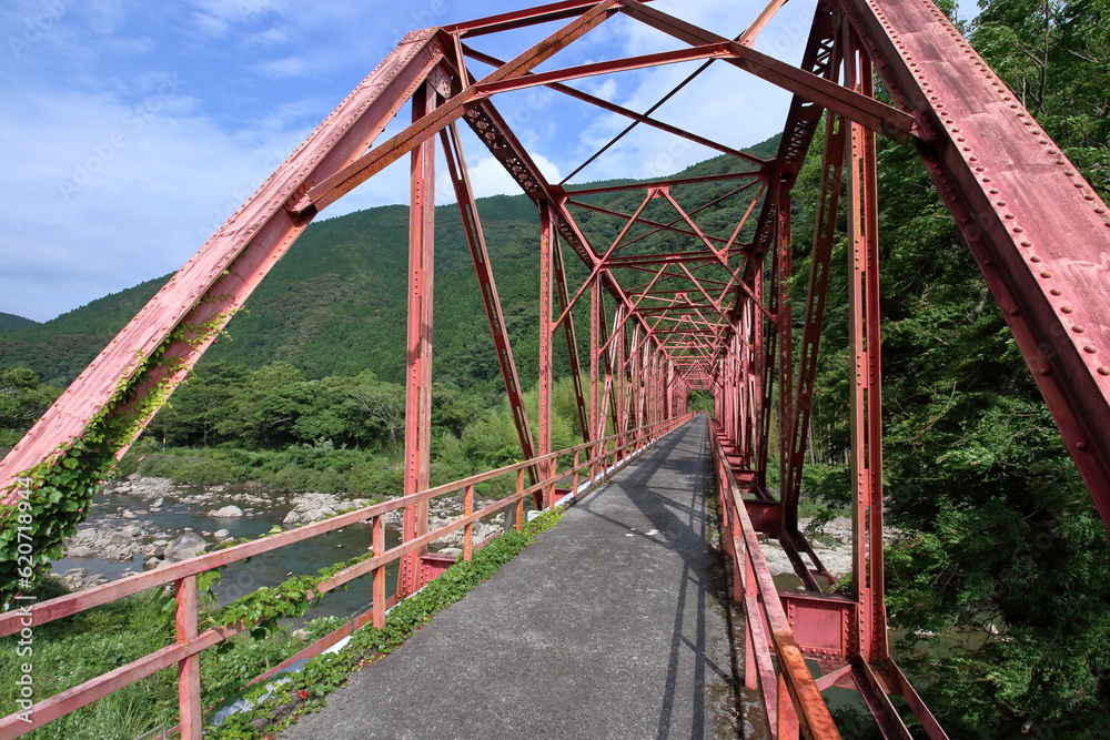 小島橋を歩く　（高知県　北川村　魚梁瀬森林鉄道遺産）