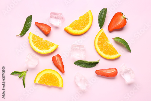 Fototapeta Naklejka Na Ścianę i Meble -  Orange slices with strawberries, ice cubes and mint on pink background