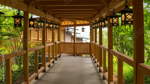 渡り廊下に並ぶ吊燈籠【氷川神社】日本埼玉県川越市