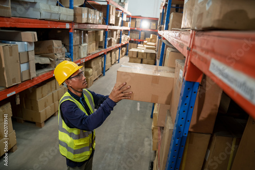 Obraz na plátně warehouse A distribution center worker carries the box and prepares it for delivery