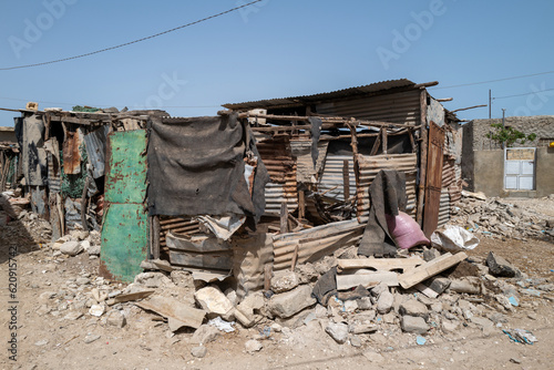 Cabane en tôle dans le village de Fadiouth au Sénégal en Afrique de l'Ouest