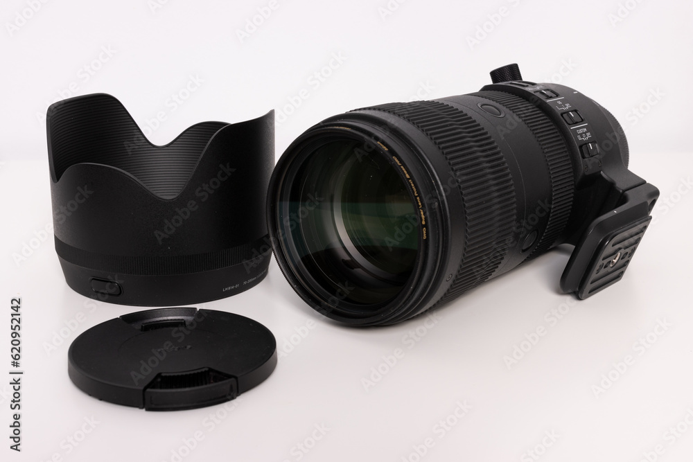 obiektyw fotograficzny razem z dodatkami