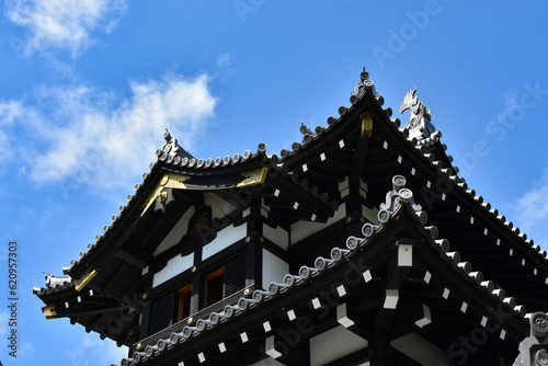 青空に映える高田城三重櫓 © FURISHO
