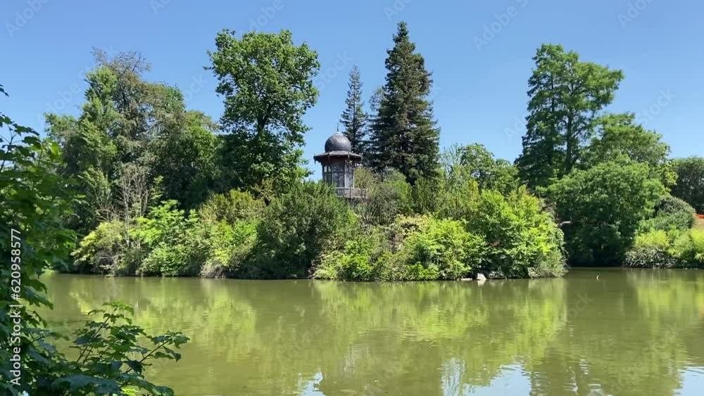 Lac et kiosque du bois de Boulogne à Paris Lac et kiosque du bois de Boulogne à Paris