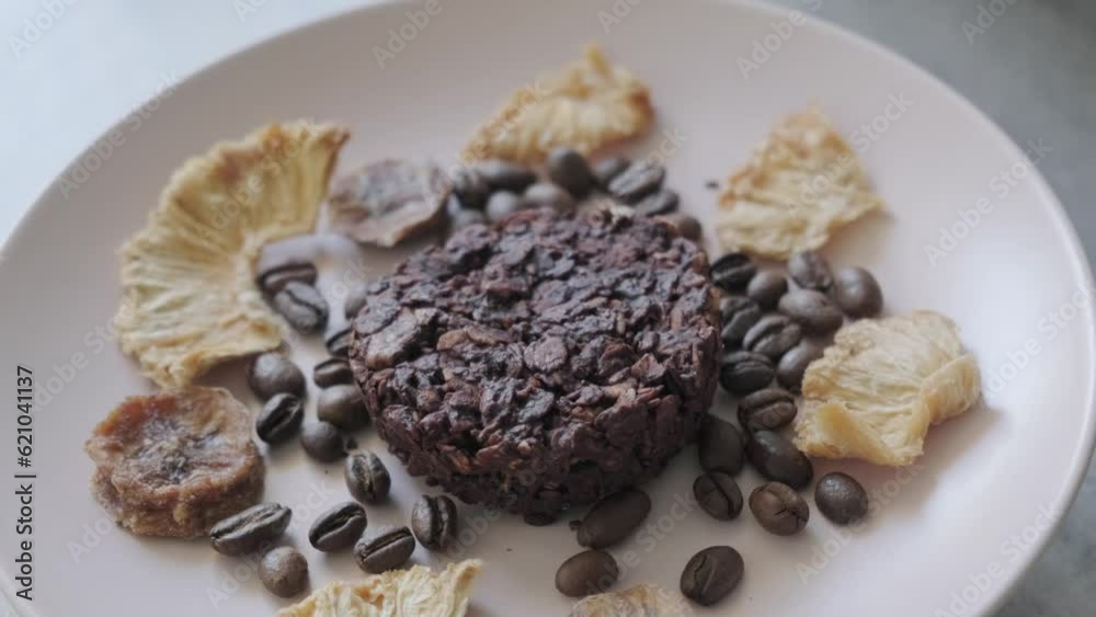 Coffee beans, cocoa and forest fruit granola cake on pink plate
Coffee beans, cocoa and forest fruit granola cake on pink plate