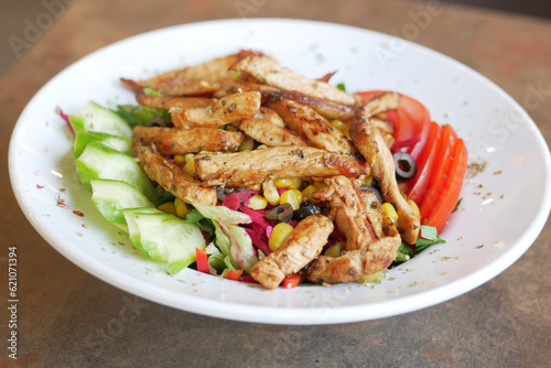 vegetable salad with grilled chicken 
