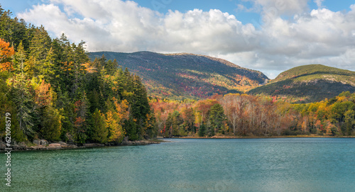 Obraz na plátně Otter Cove in fall on the park loop road - Acadia National Park - Maine