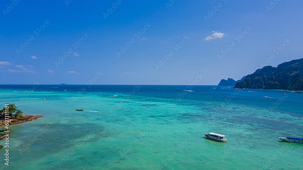 High angle view of the sea, Koh Phi Phi, a major tourist attraction Soak up the sun or go on an adventure trip. Take a walk and take pictures with the white beach mountains.