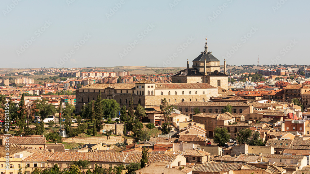Fototapeta premium Panoramic view of the city of Toledo from the old city centre