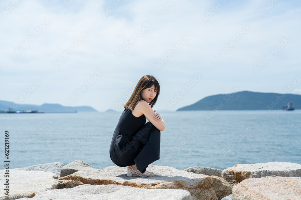 晴天の海にいる女性 晴天の海にいる女性