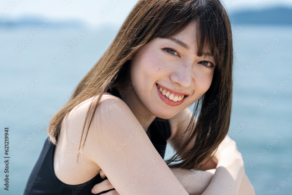 晴天の海にいる女性 晴天の海にいる女性
