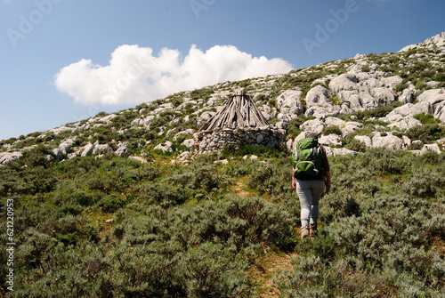 Un pinnettu o cuile sul gruppo montuoso del Montalbo