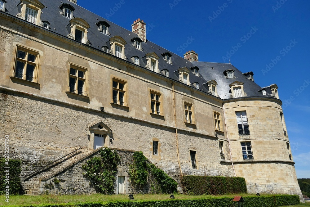 La façade du logis du château d’Apremont-sur-Allier 