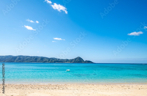 奄美大島・崎原ビーチの海と空