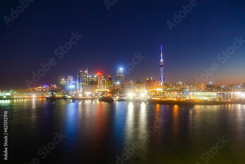 Night city of Auckland New Zealand. Glowing skyscrapers, bay and seaport of Auckland. © Сергей Жмурчак