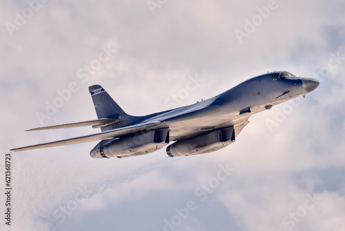 Canvas-taulu Close view of a B-1 Lancer bomber in epic light