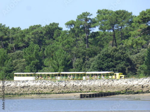 Wallpaper Mural Saint-Trojan-les-Bains, Oléron train touristique Torontodigital.ca