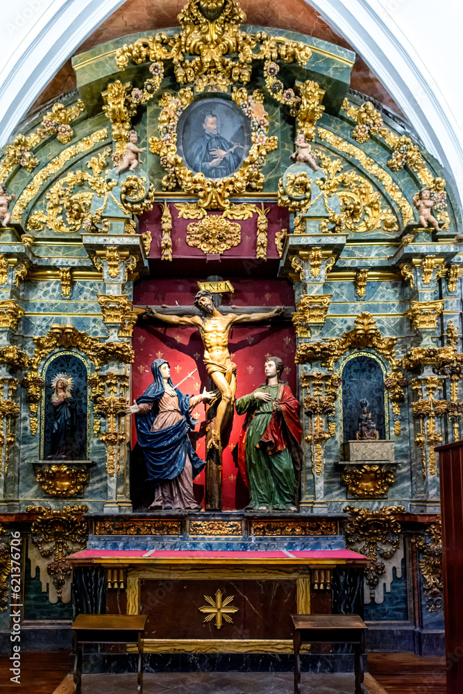 Capillas San francisco Javier, Dolorosa, Virgen de Fátima, cristo crucificado en la Iglesia de los Jesuitas, Toledo