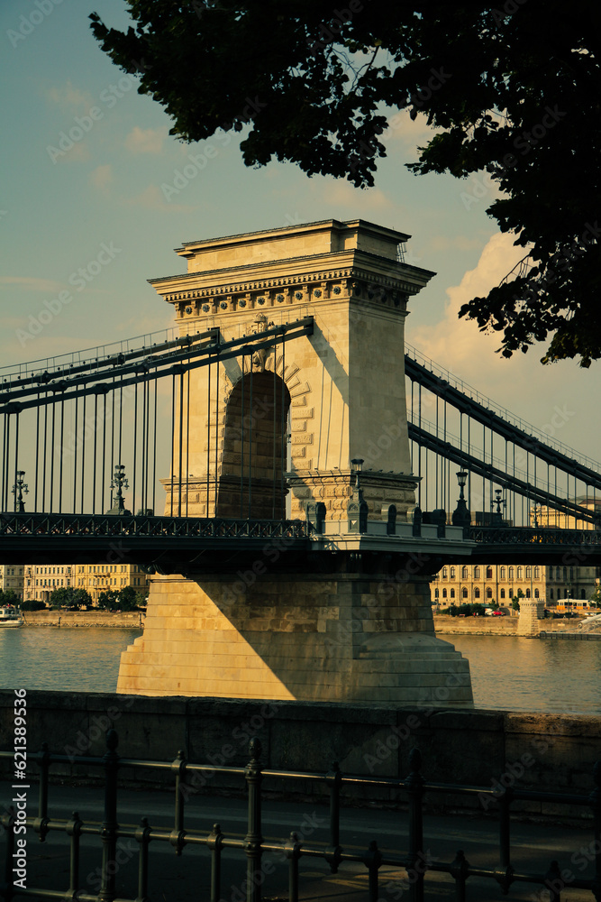 Obraz premium chain bridge