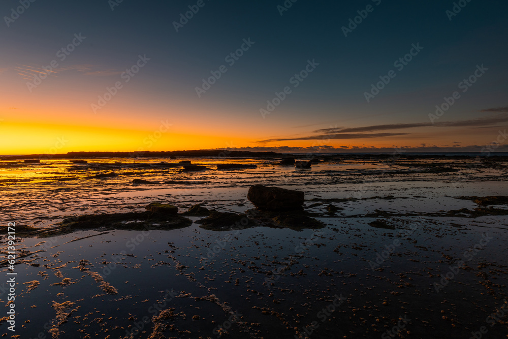 Fototapeta premium Dawn view of rocky coastline of Long Reef, Sydney, Australia.