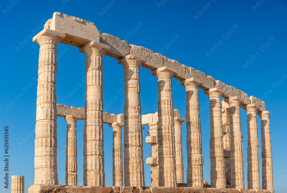 Fototapeta premium Titel: Greek Temple of Poseidon at sunset. Tourist landmark of Attica, Sounion, Greece
