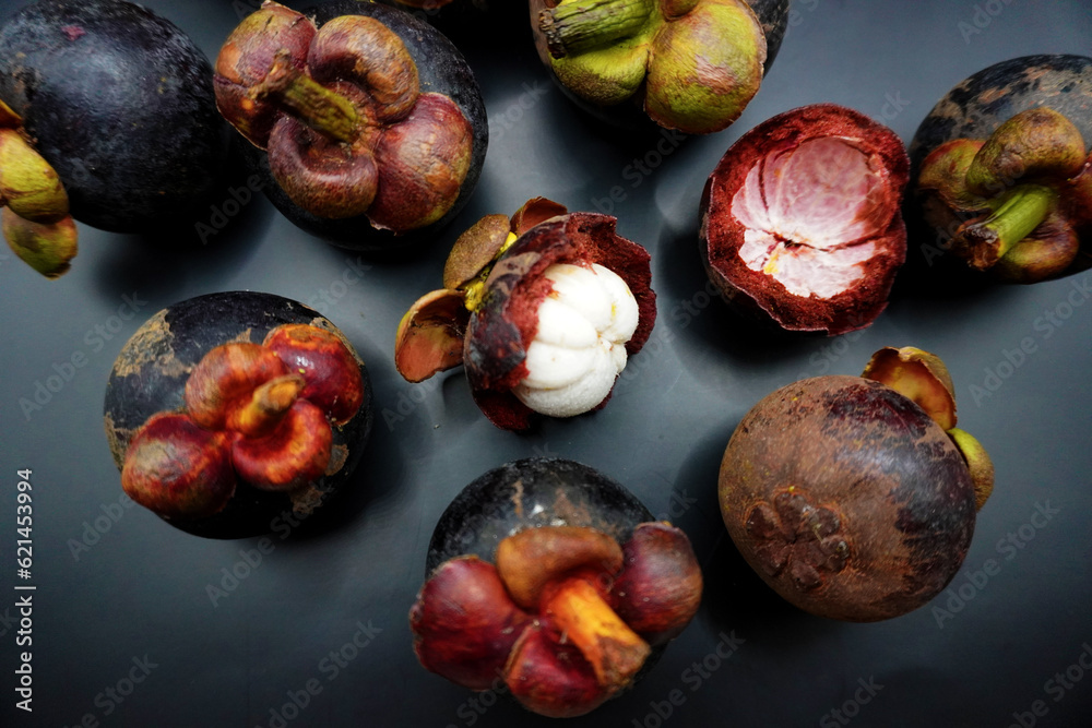 Obraz premium Mangosteen, Mangosteen group on black background, white meat