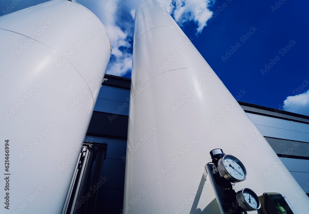 Liquid nitrogen tanks and heat exchanger coils for producing industrial gas Liquid nitrogen tanks and heat exchanger coils for producing industrial gas