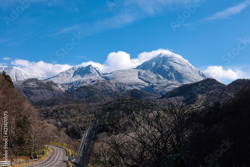 知床半島ウトロから見た雲が沸き立つ羅臼岳 photo