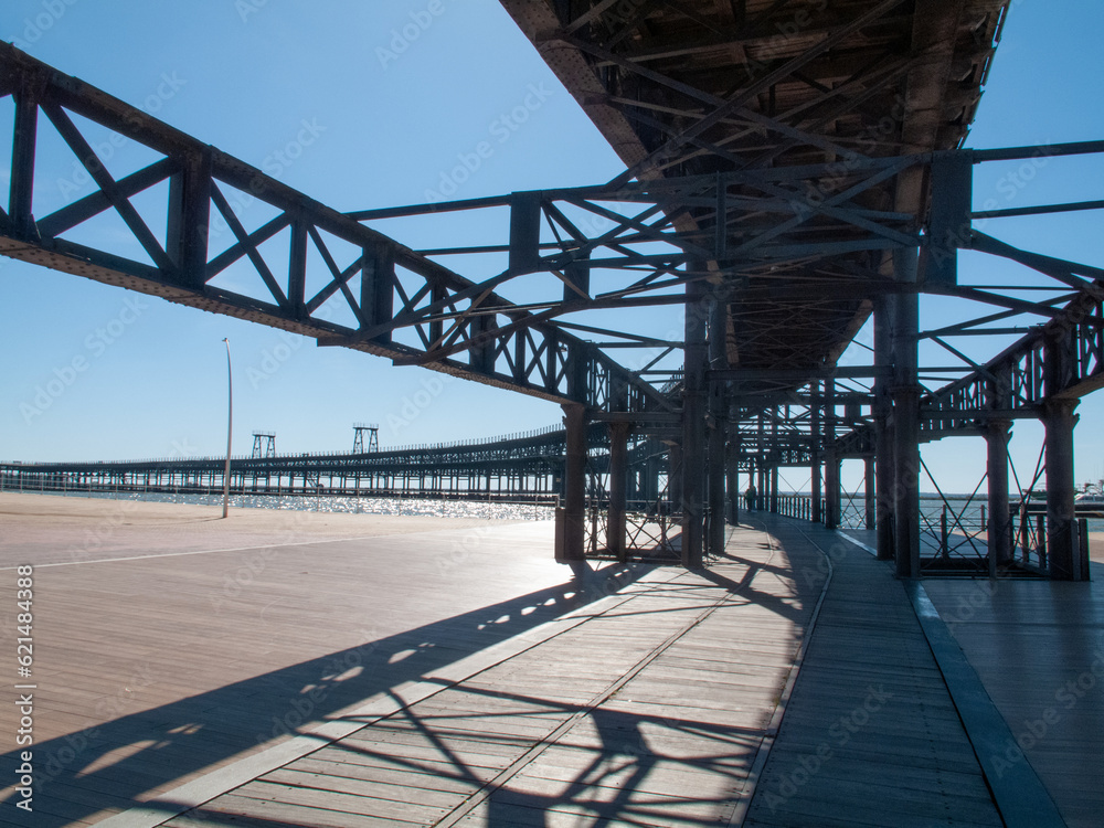 El muelle o cargadero de mineral de la compañía Riotinto en Huelva , Andalucía, España El muelle o cargadero de mineral de la compañía Riotinto en Huelva , Andalucía, España