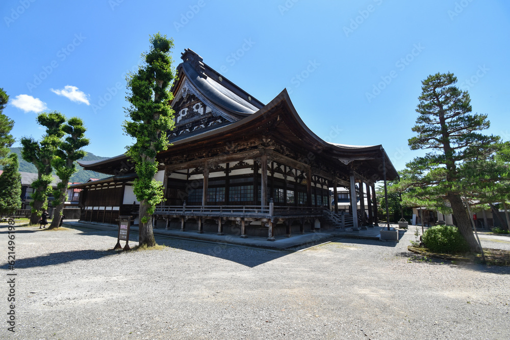 飛騨古川の三寺参りのお寺の1つで飛騨最大の木造建築物の本光寺の本堂