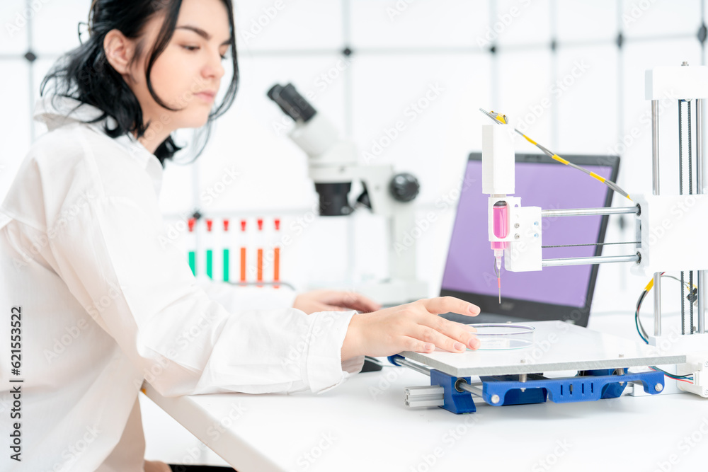 woman scientists in laboratory bioprinting woman scientists in laboratory bioprinting