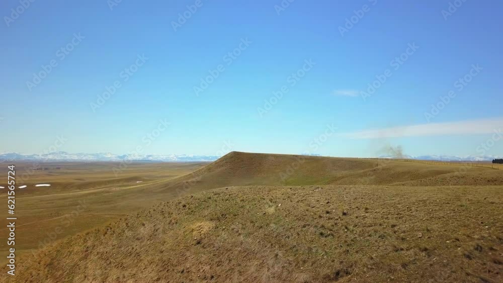 Aerial Forward Shot Of Idyllic Mountains Against Blue Sky During Sunny Day - Billings, Montana Aerial Forward Shot Of Idyllic Mountains Against Blue Sky During Sunny Day - Billings, Montana