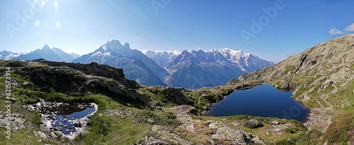Fototapeta Naklejka Na Ścianę i Meble -  Magnifique vue panoramique du Massif du Mont Blanc : lac de Chéserys et le l'aiguille du Midi
