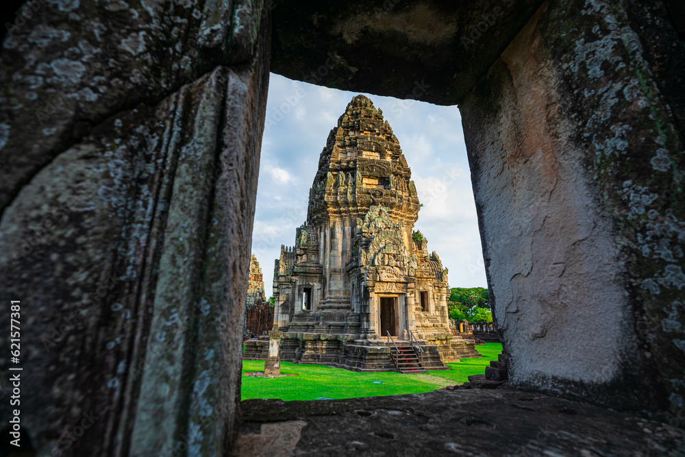 Naklejka premium Phimai Stone Castle Historical Park, Nakhon Ratchasima, Thailand